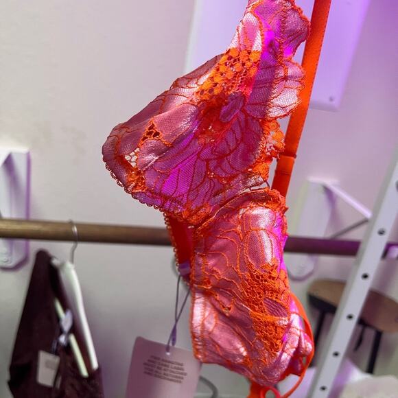 Perfect Poppy Lace Bralette - Picture 2 of 4